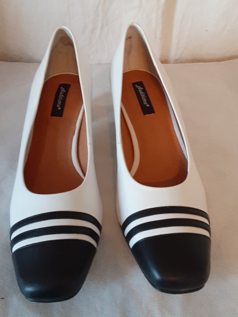 AUDITIONS WOMENS SHOES CLASSY WHITE BLACK PUMP 7.5 N NEW